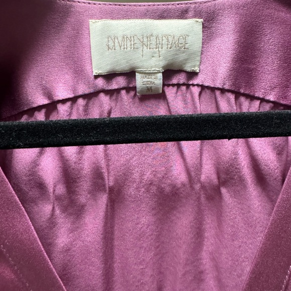 Pink Satin button crop top - Picture 4 of 5